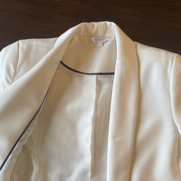 Reitmans White Blazer size 3 - Picture 5 of 8